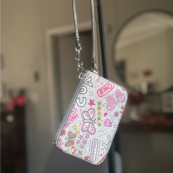 Coach poppy wristlet - Picture 3 of 7